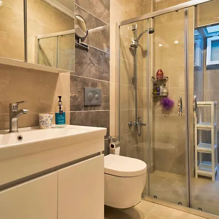 וילה Charming Large Villa. Ideal For Family Breaks *
