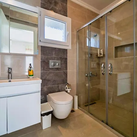 Charming Large Villa. Ideal For Family Breaks וילה גוג'ק