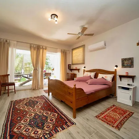 Charming Large Villa. Ideal For Family Breaks וילה *