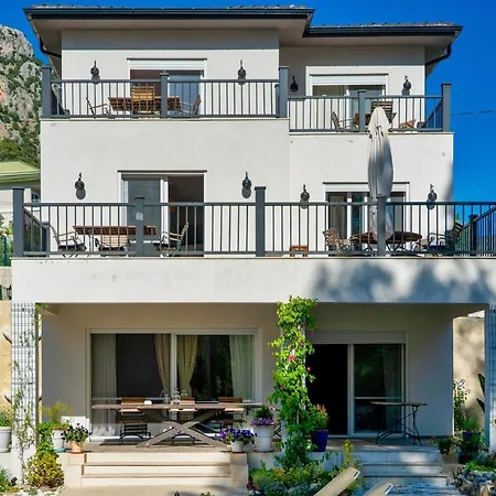 Charming Large Villa. Ideal For Family Breaks גוג'ק