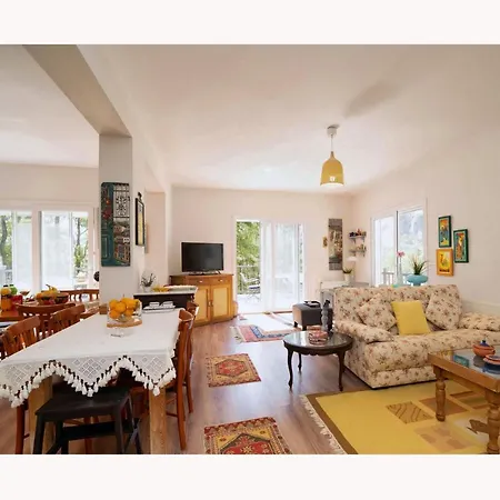 Charming Large Villa. Ideal For Family Breaks וילה גוג'ק
