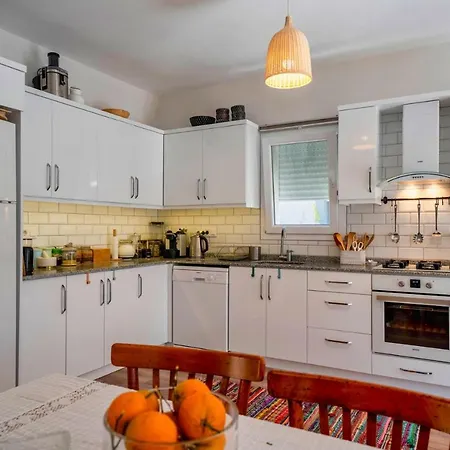 Charming Large Villa. Ideal For Family Breaks فيلة غوجيك